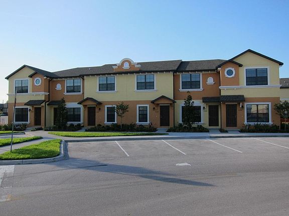 1350 Windsor Lake Cir