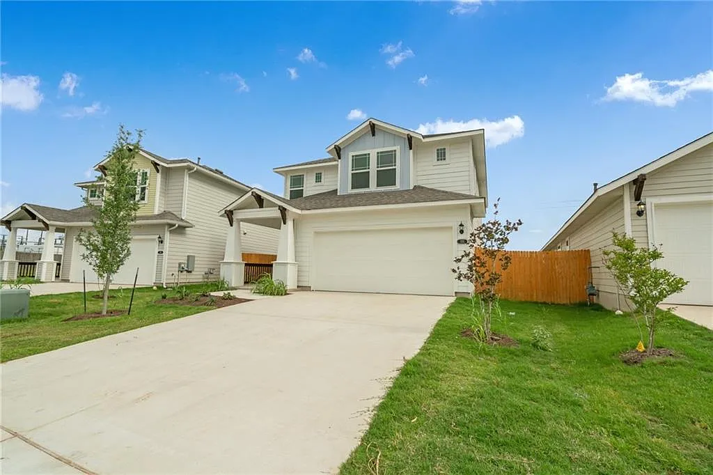 3 bed, 2.5 bath, 1796 sqft, $2,100 — Photo 2