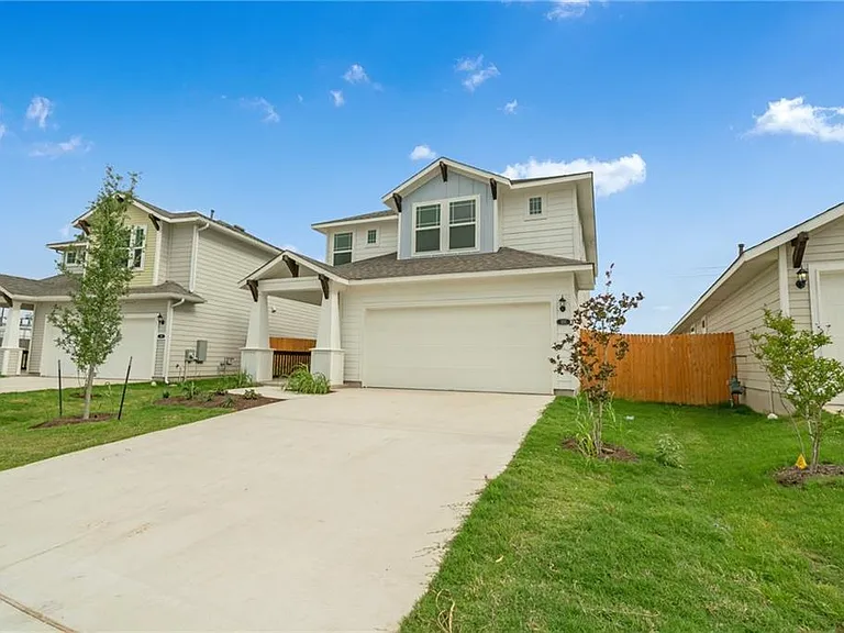 233 Trailside Ln — Photo 2