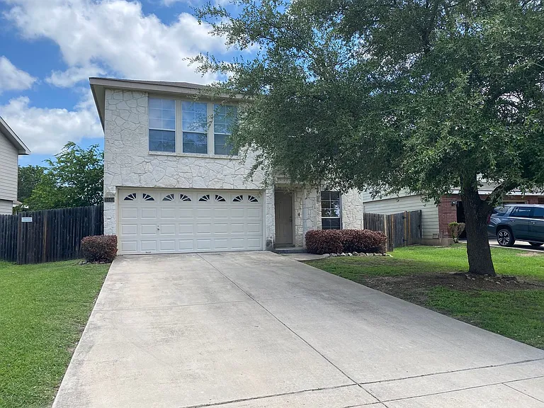 9061 Clearwood Path — Photo 1