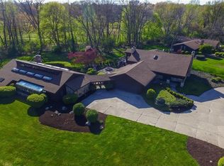 2132 Chimney Ridge Dr, Madison, OH 44057