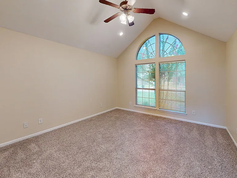 1021 Westend Dr — Photo 16