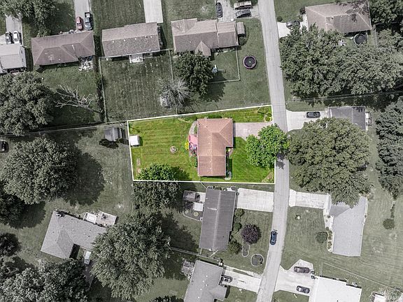 3rd image of 2106 N Cameron Rd
