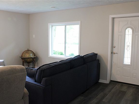 3rd image of 9264 Montgomery Dr