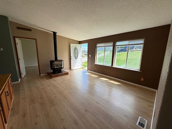 5th image of 3023 SW Overlook St