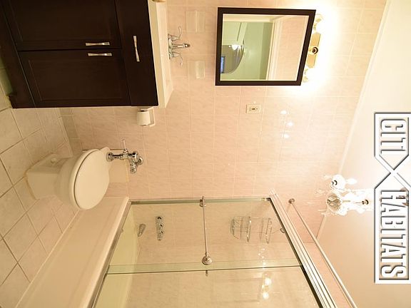 3rd image of 166 E 56th St APT 4D