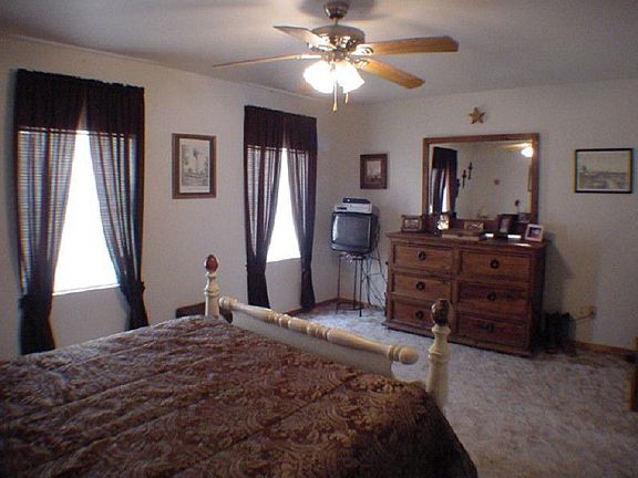5th image of 680 Rolling Oaks Dr