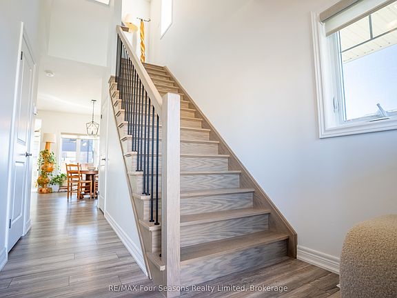 3rd image of 33 Kerr St