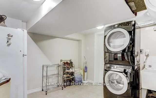 6 Monaco Ct — Photo 25