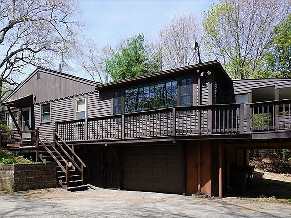 3rd image of 152 W Bacon St