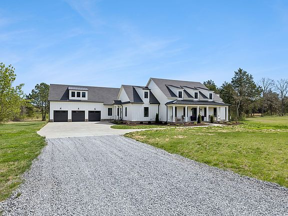 3rd image of 780 Baxter Rd