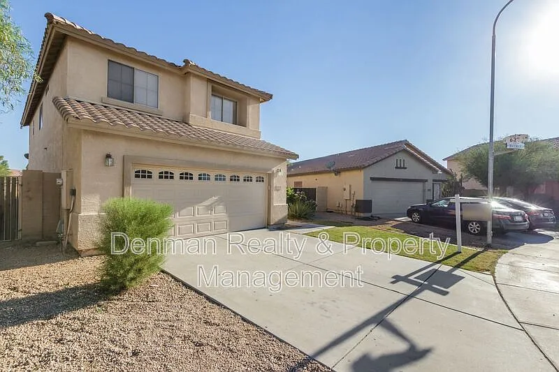 4 bed, 2.5 bath, 2119 sqft, $2,095 — Photo 4