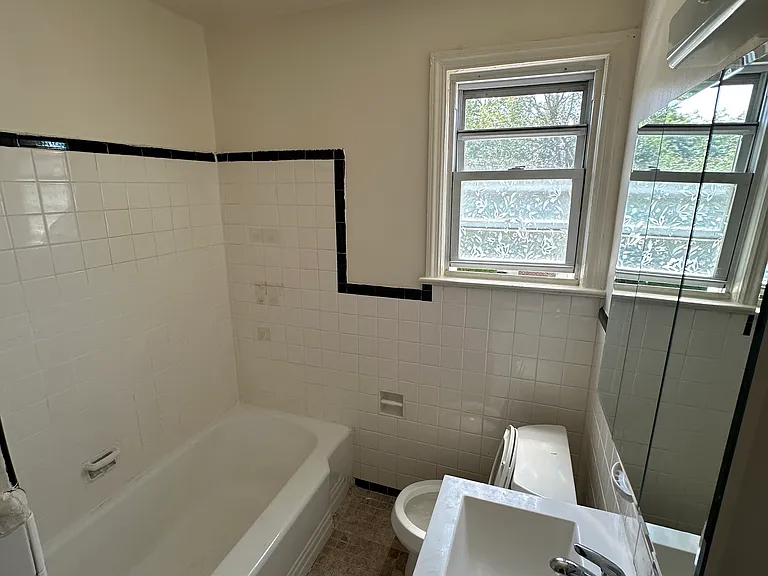54-60 Jackson Ave #33 — Photo 6