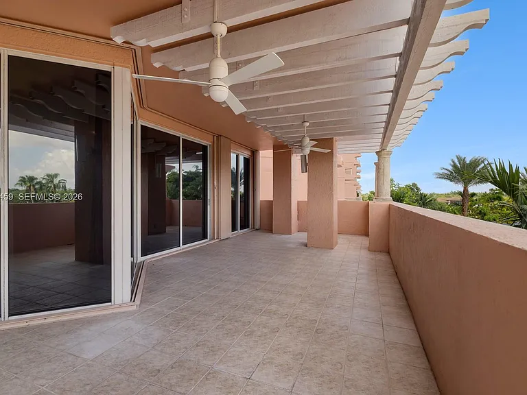 10 Edgewater Dr #4H — Photo 8