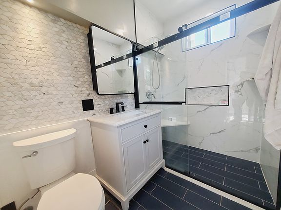 5th image of 36 Baxter Ave #1