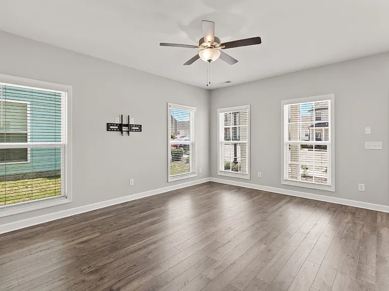242 Mansfield Dr — Photo 10