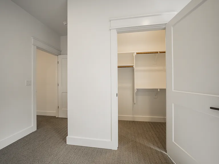 328 N Cross Ave — Photo 50