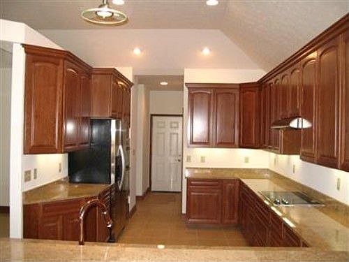 2nd image of 901 Gardenwood Pl