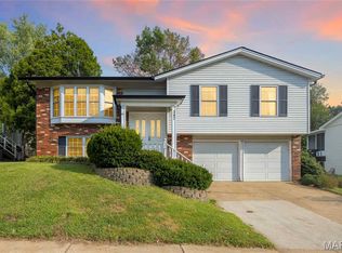 347 Parma Dr, Ballwin, MO 63021