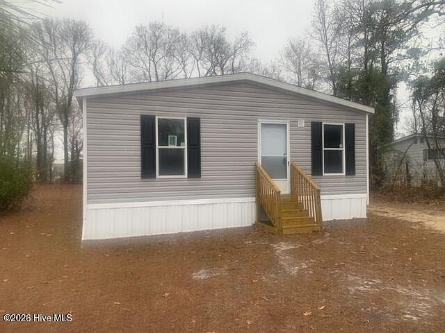 1st image of 460 Lake Dr