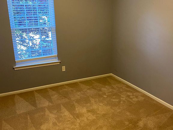 5th image of 402 Diamond Dr