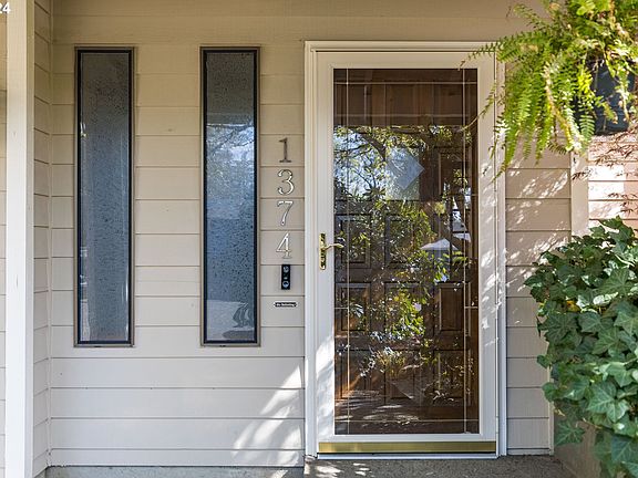 5th image of 1374 SE 52nd Ave