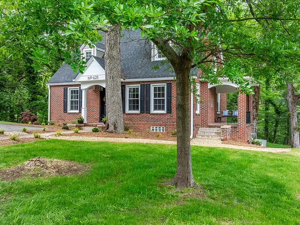 625 4th Street Dr NW, Hickory, NC 28601