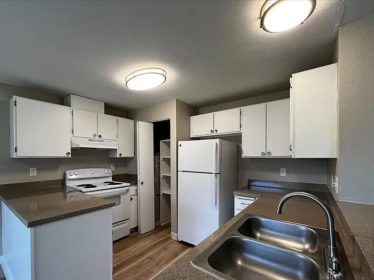 Lawn Courte Apartments at 2802 N. Narrows Drive, Tacoma, WA 98407 — Photo 16