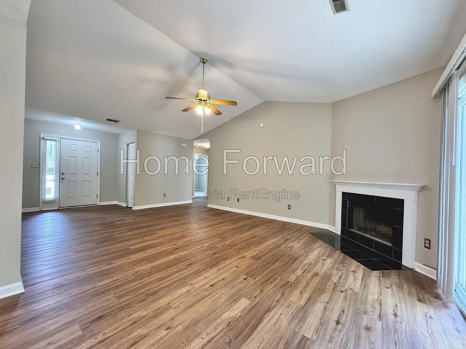 3 bed, 2.0 bath, 1180 sqft, $1,850 — Photo 3