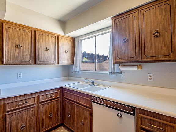 4th image of 6161 Woodbury Ave