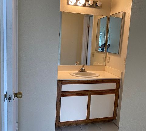 4th image of 4260 3rd Ave #307