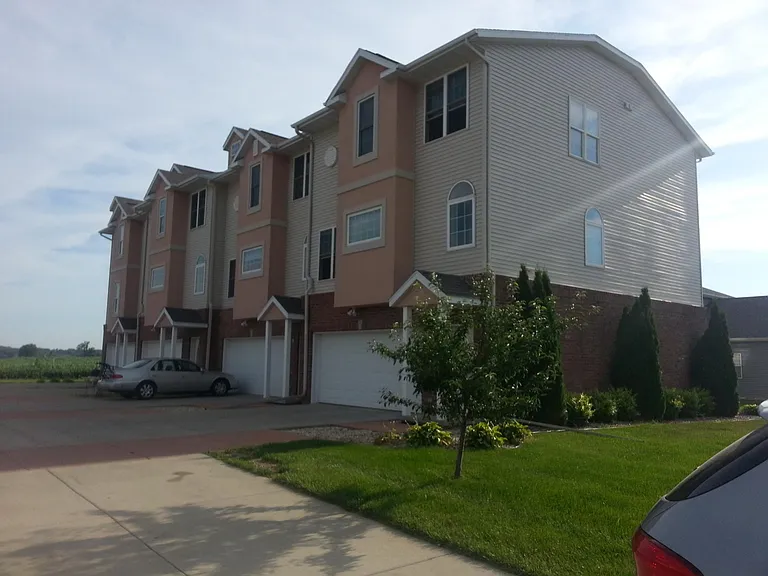 307 Douglas Dr — Photo 8