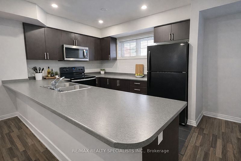 Oakville Townhouse for rent - 2 Bedrooms — photo 2