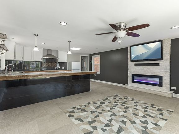 5th image of 10505 S Avenue F