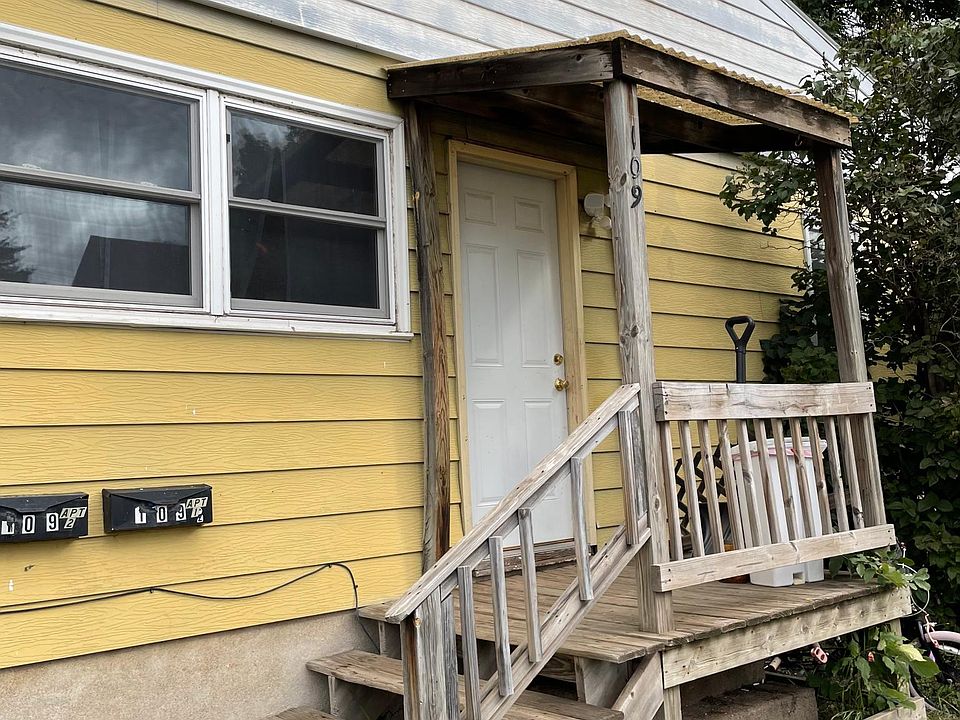 1st image of 109 1st St N #1