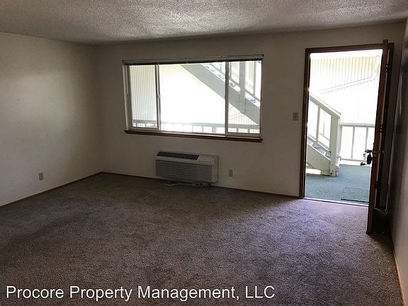 3rd image of 401 Holly St APT 12
