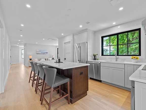 4th image of 16 Curtis St #1