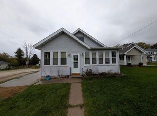 2902 Forest AVENUE, Two Rivers, WI 54241