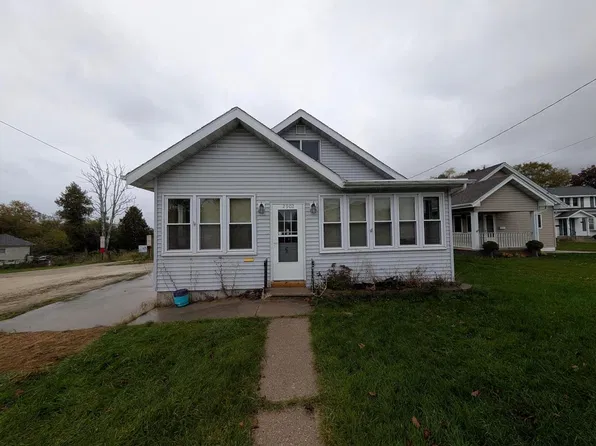 2902 Forest AVENUE, Two Rivers, WI 54241