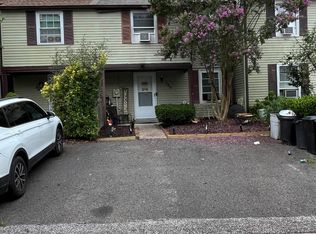 506 W Loch Lomond Dr, Sicklerville, NJ 08081