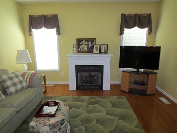 4th image of 104 Lakewood Ct