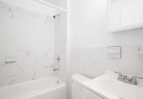 4th image of 32 Saint Marks Pl APT 4