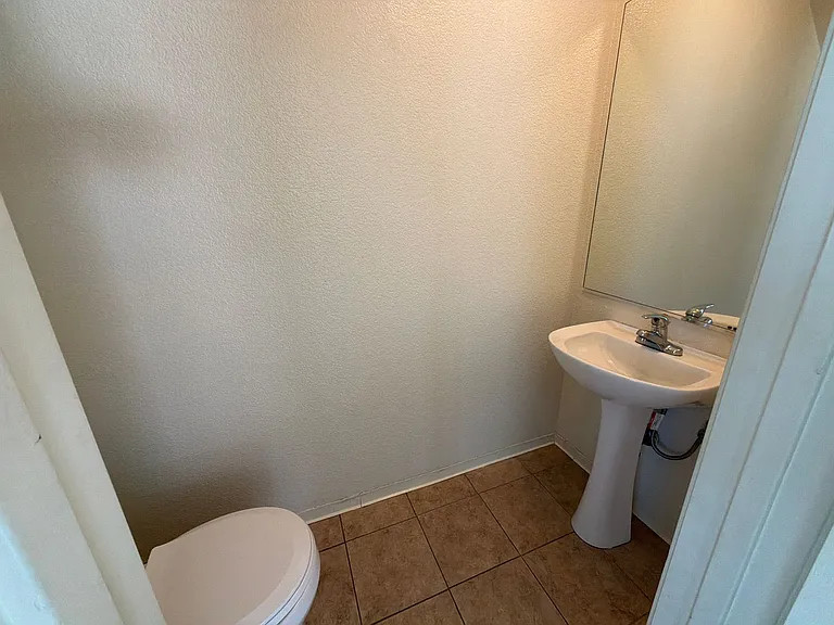 1100 Twinbridge Ct — Photo 7