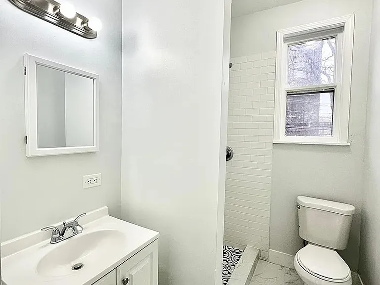 2224 S Sawyer Ave #CH1R — Photo 12