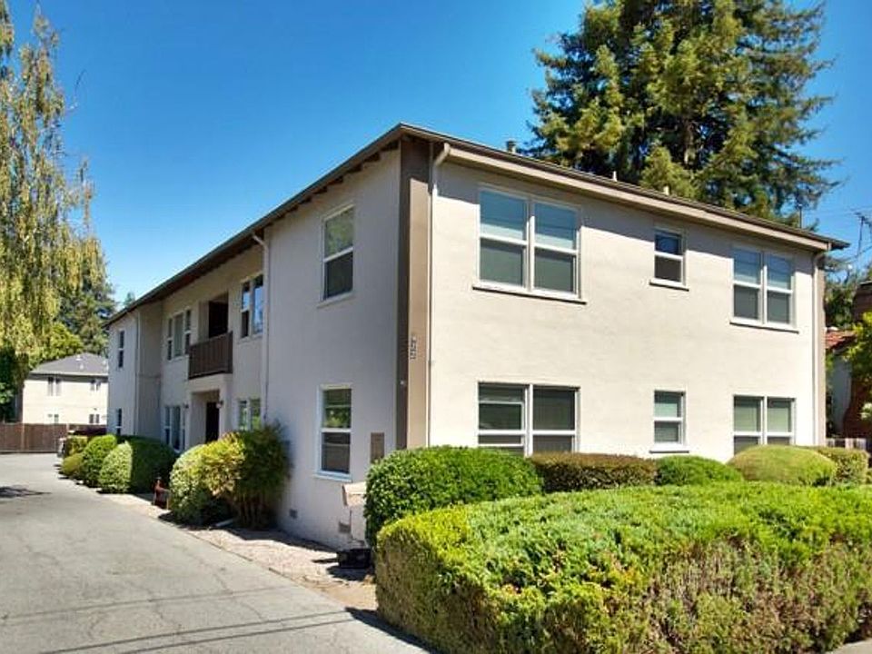 1st image of 922 Oak Ln APT 2