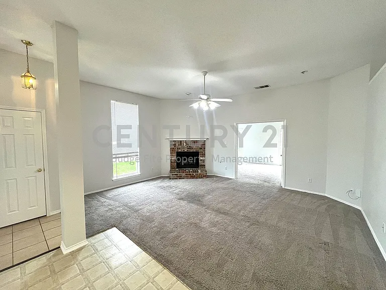 112 Walnut Ln — Photo 3