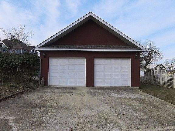 3rd image of 803 Grace Ave