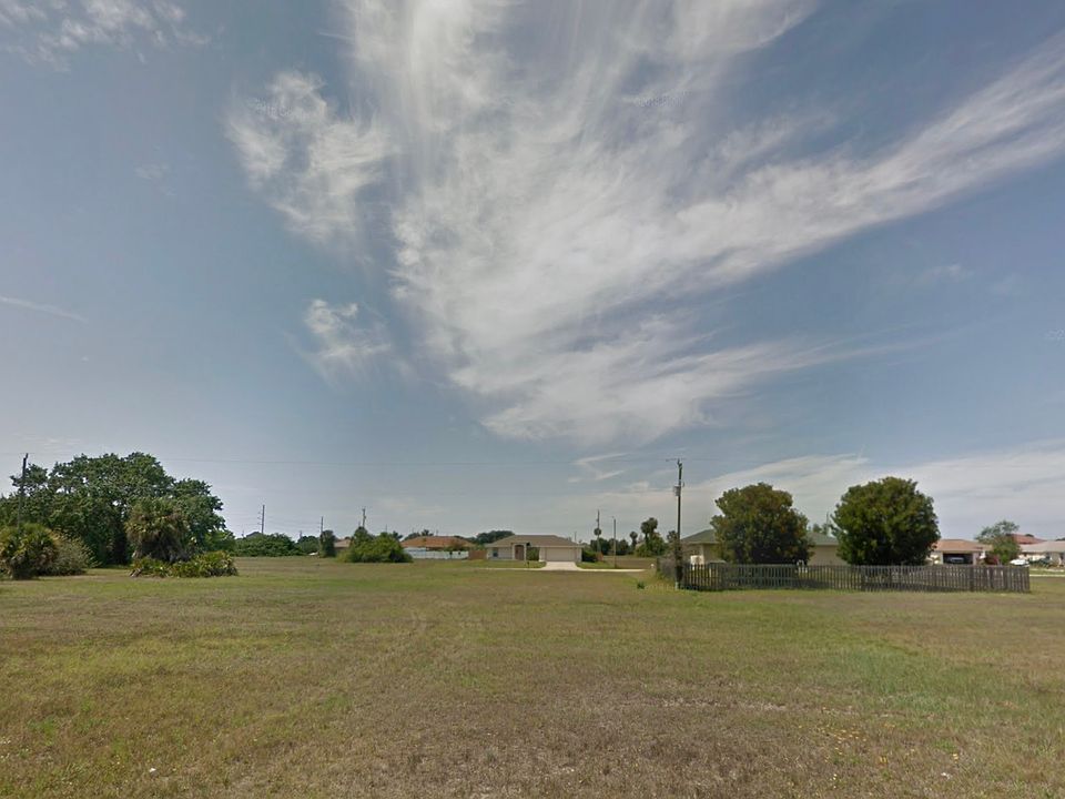 1st image of 2744 NE 7th Pl