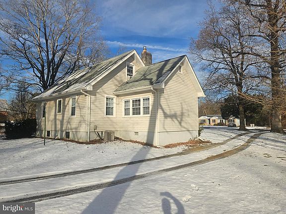 3rd image of 1081 E Butler Ave