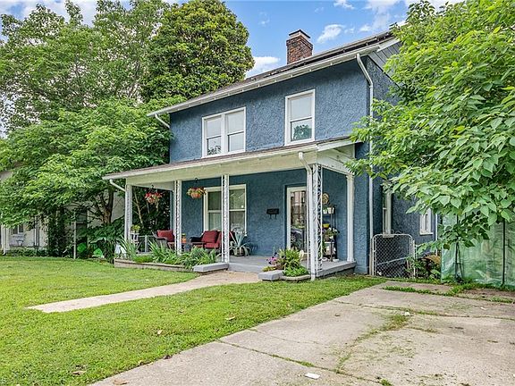 3rd image of 2411 Hubbard St